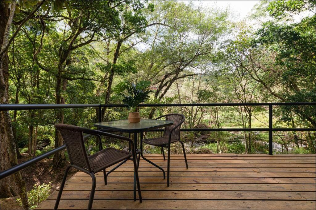 Unicorn Lodge: Direct Riverfront : Unique Experience Сан-Херардо-де-Дота Екстер'єр фото