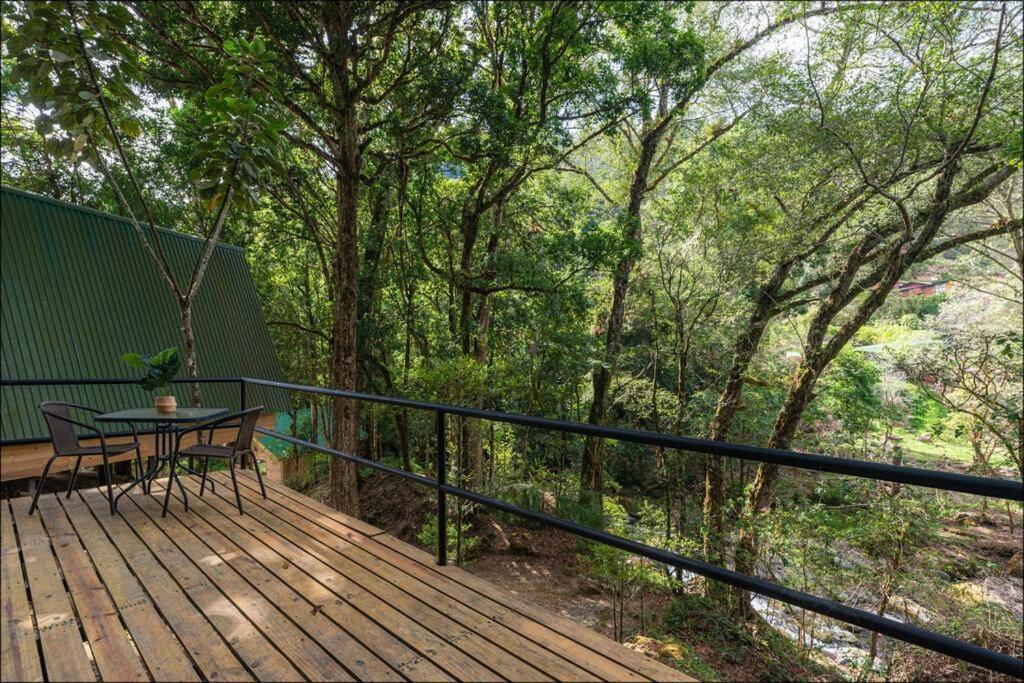 Unicorn Lodge: Direct Riverfront : Unique Experience Сан-Херардо-де-Дота Екстер'єр фото