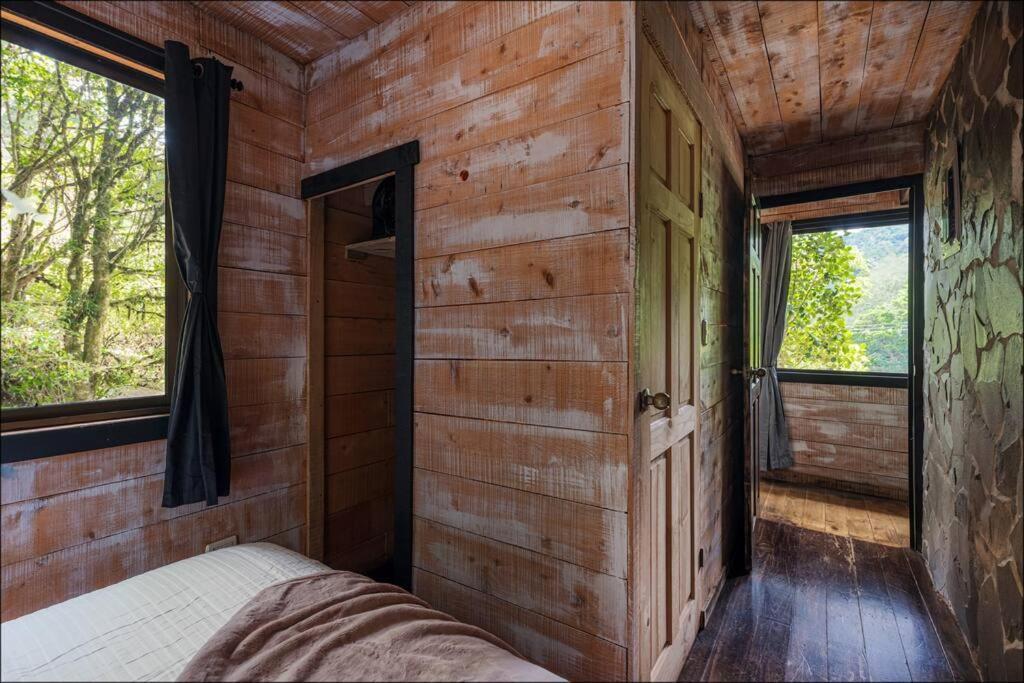 Unicorn Lodge: Direct Riverfront : Unique Experience Сан-Херардо-де-Дота Екстер'єр фото