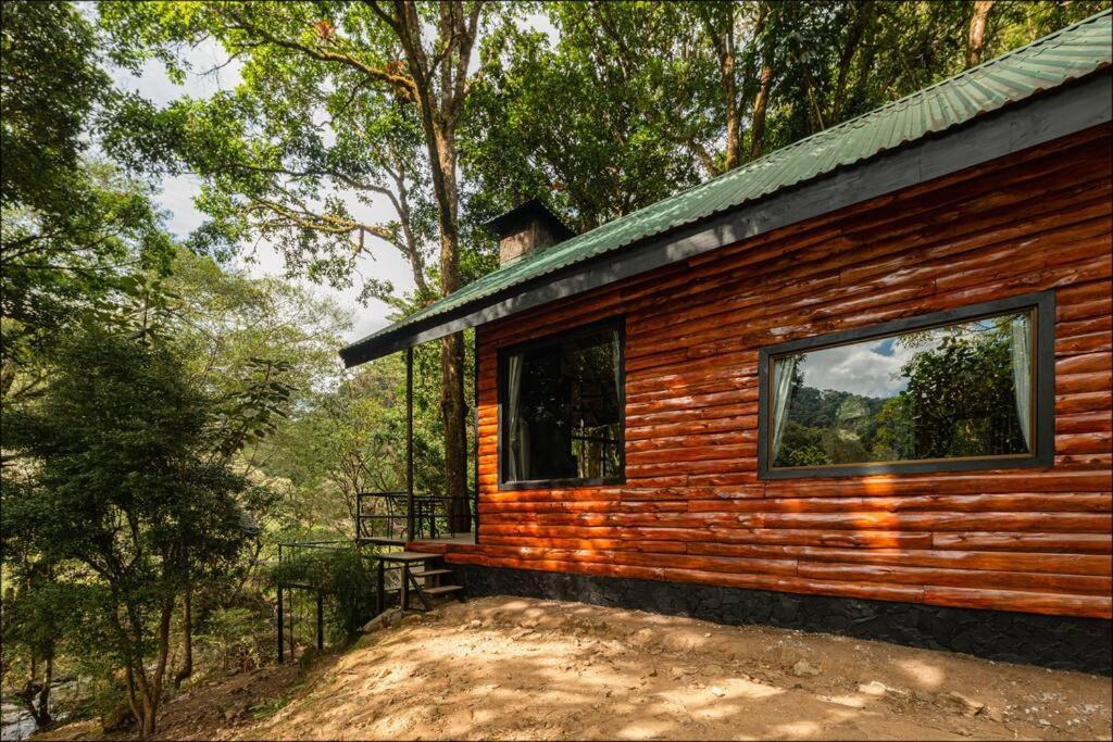 Unicorn Lodge: Direct Riverfront : Unique Experience Сан-Херардо-де-Дота Екстер'єр фото